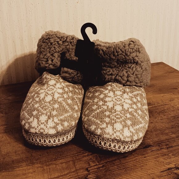 Muk Luks Melinda Bootie Slippers (Grey Snow) - Picture 2 of 10
